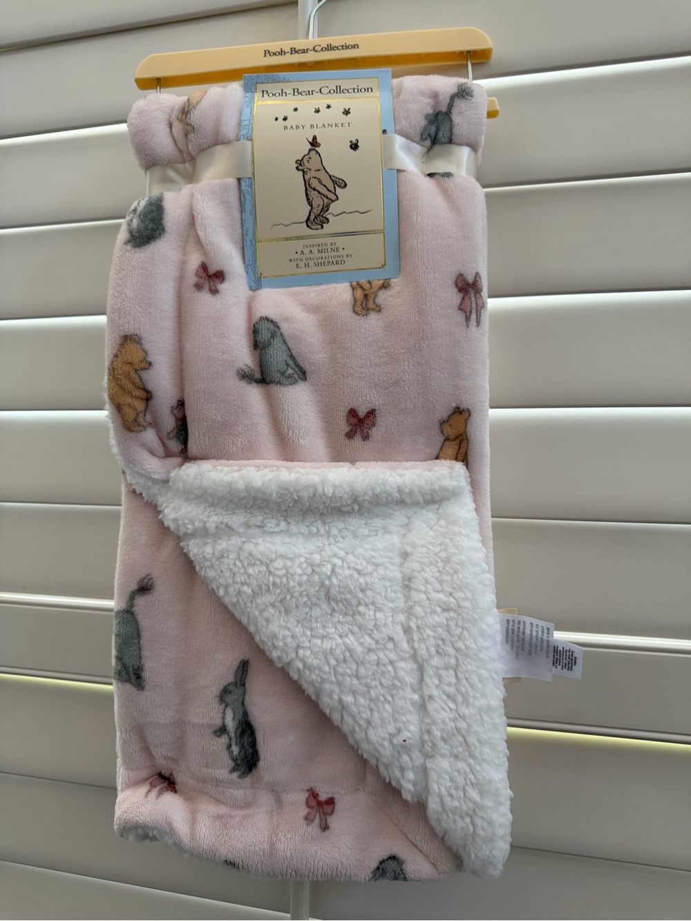 Pooh Bear Collection Classic Winnie the Pooh Plush Sherpa Baby Blanket Pink NWT